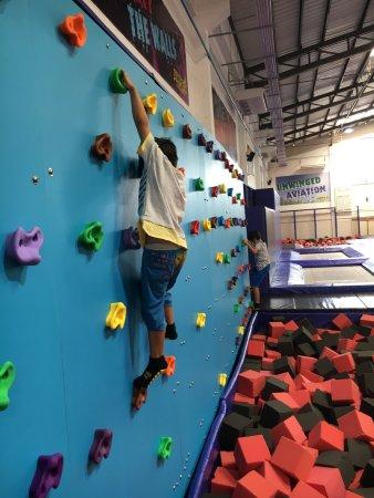 Trampoline park Amped
